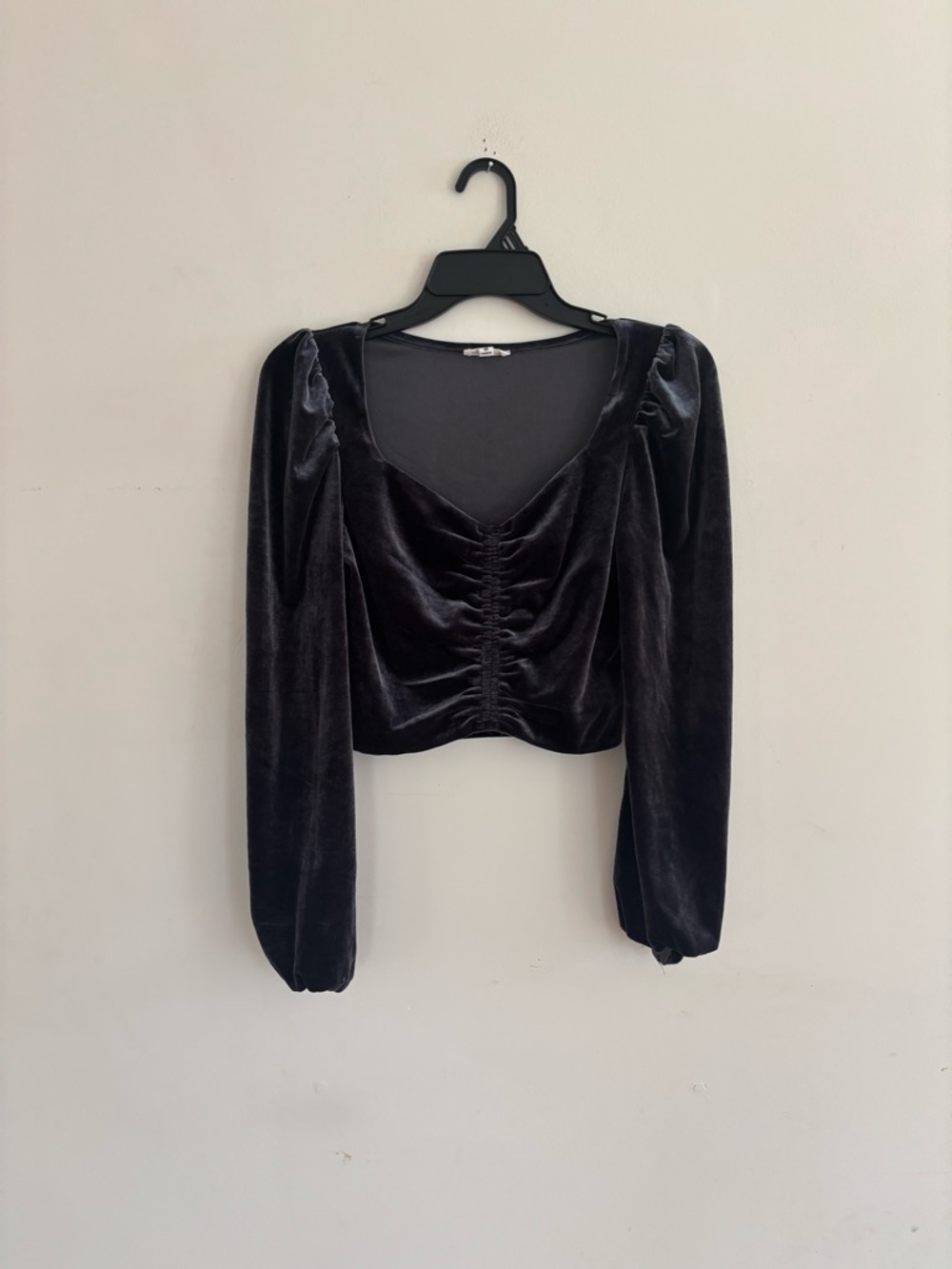 Lily Star Gray Velvet Ruched Puff Sleeve Crop Top Medium